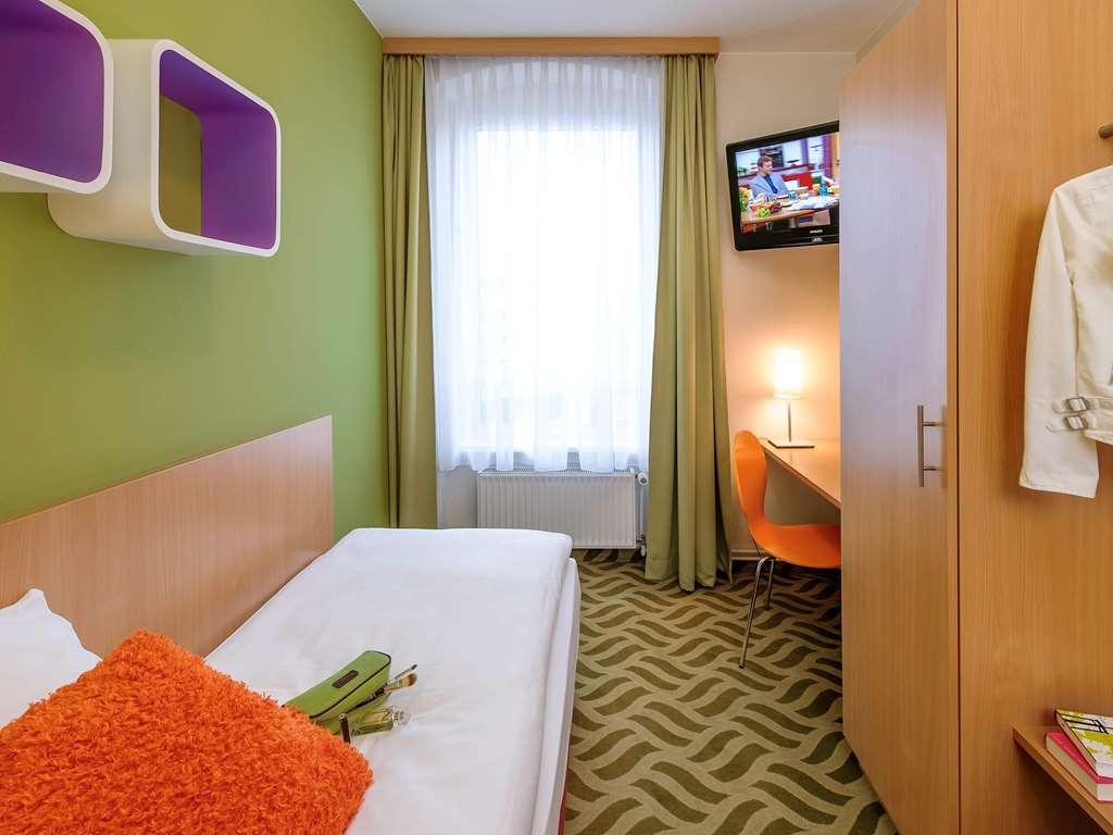 Ibis Styles Berlin City Ost Room photo